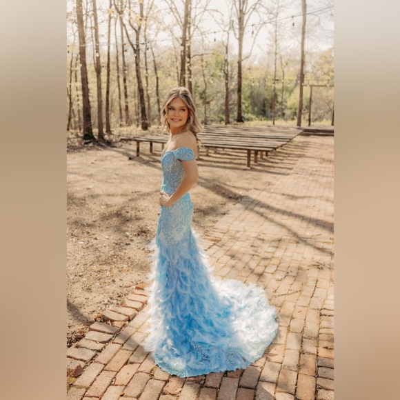 Light blue prom dress with feather train - Picture 2 of 4